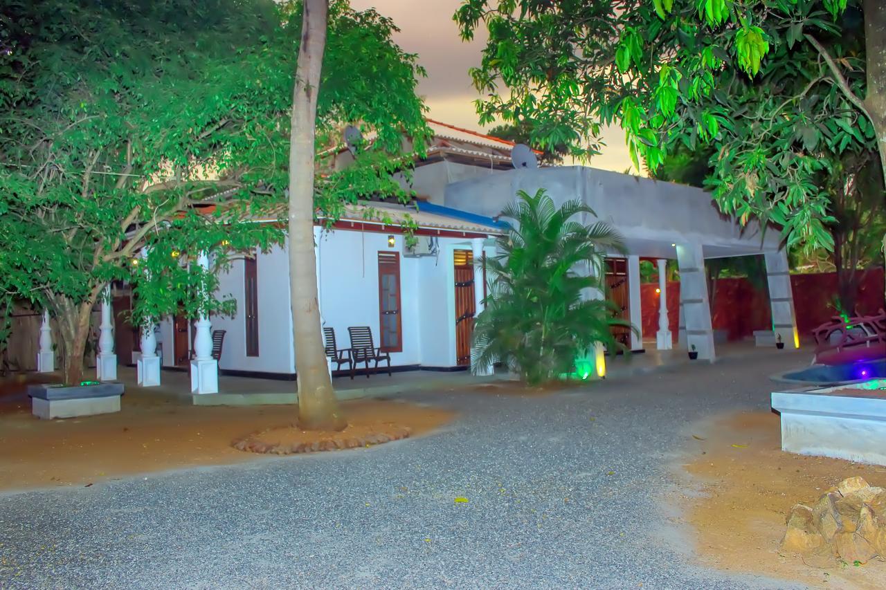 Induwara Safari Resort Udawalawe Exterior foto