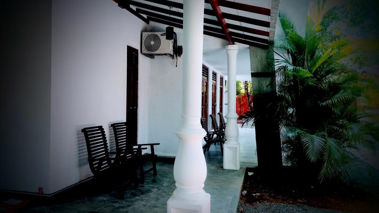 Induwara Safari Resort Udawalawe Exterior foto